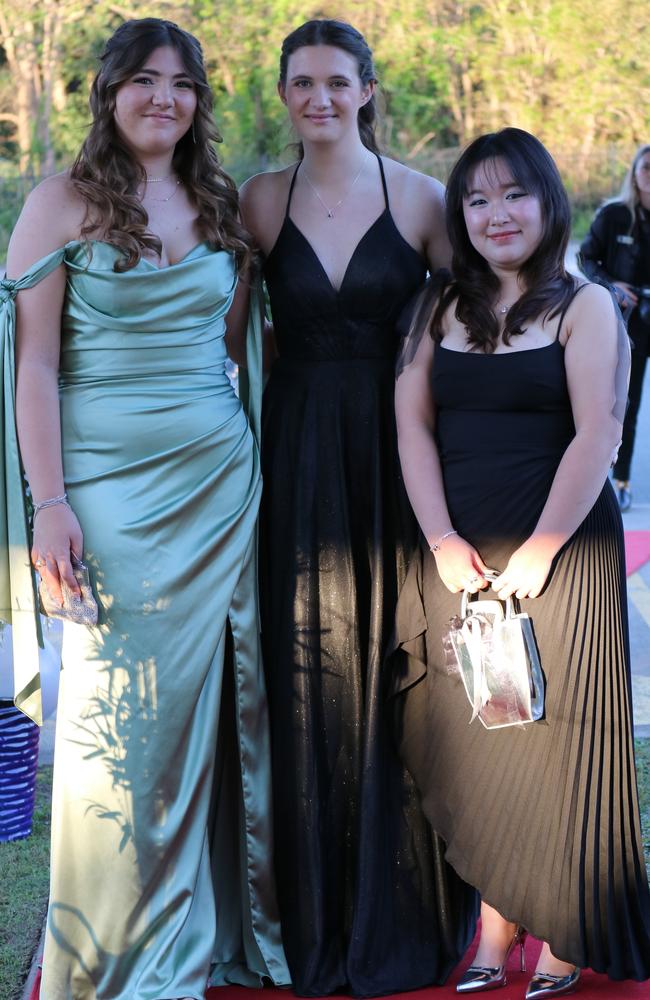 Aeva Armitage, Samira Blumenberg and Eira Vu.