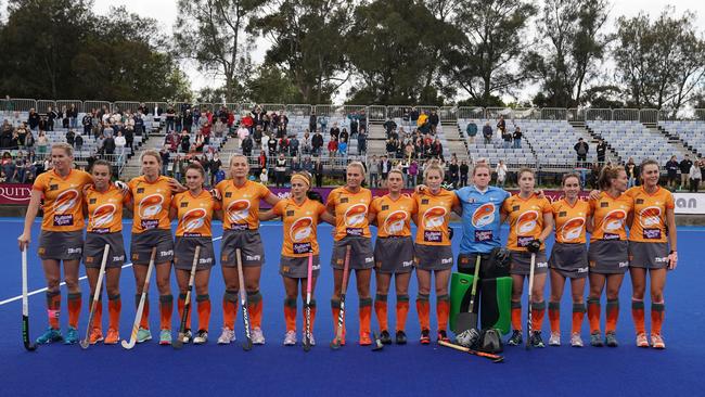 Brisbane Blaze stand for the national anthem. (AAP Image/Scott Barbour)