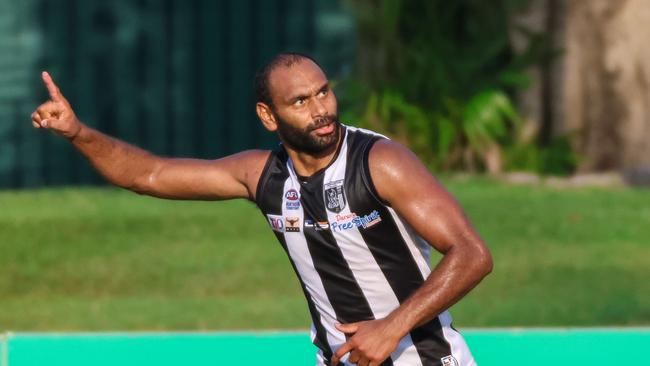 Travis Varcoe has showed off his goal kicking skills for Palmerston in NTFL 2022-23. Picture: Celina Whan / AFLNT Media