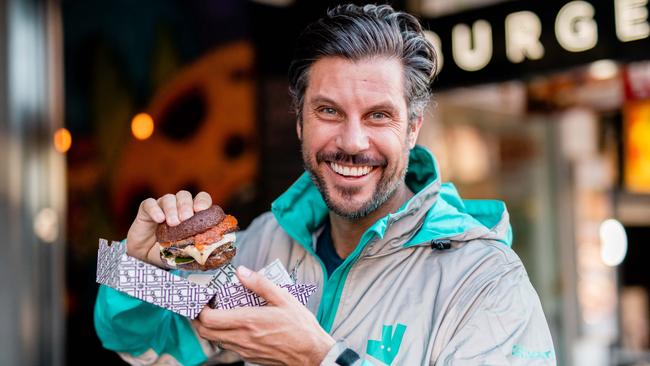 Former Bachelor and dad Sam Wood has teamed up with Deliveroo and BL Burgers this Father’s Day.