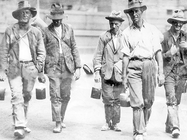 Australian Swagmen on the march in 1934.