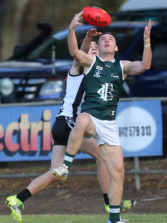 Echuca’s Hugh Evans juggles a mark against Euroa.