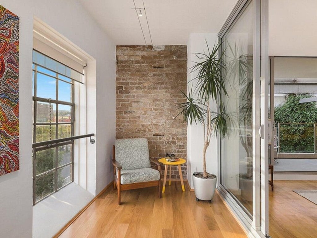 One $680/week one-bedroom had 40 people at the inspection. Picture: realestate.com.au