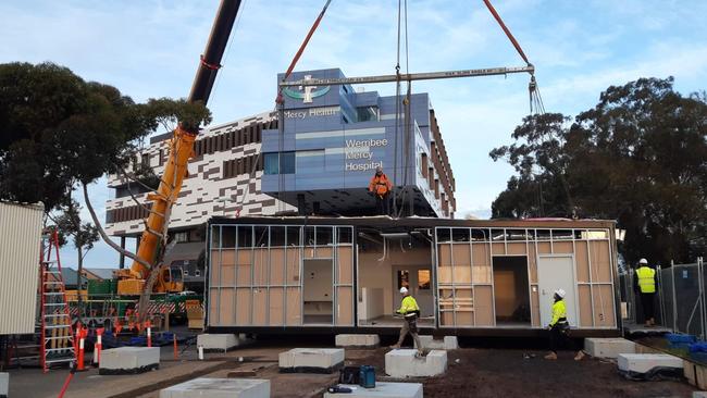 Cranes install temporary modular buildings to improve emergency department wait times at Werribee Mercy Hospital. Picture: Werribee Mercy Hospital.