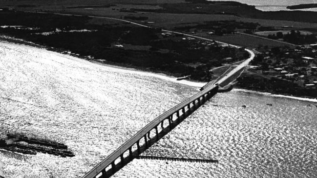 The bridge linking San Remo with Phillip Island in 1970.