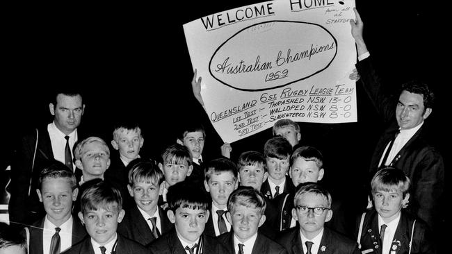 Coach Lew Cooper (far right) and his Queensland six-stone schoolboys rugby league team return home from their undefeated 1969 tour of NSW. Wayne Banks in glasses (front row, second from right). Photo: Barry Pascoe.