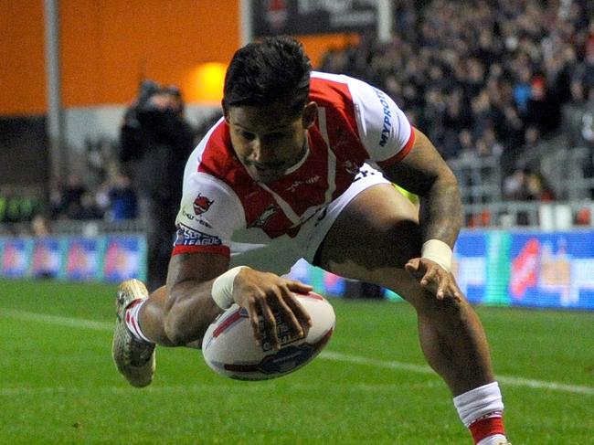 ST HELENS, ENGLAND - FEBRUARY 02: Ben Barba of St Helens scores the first try during the Betfred Super League match between St Helens and Castleford Tigers at Langtree Park on February 2, 2018 in St Helens, England. (Photo by Nathan Stirk/Getty Images)