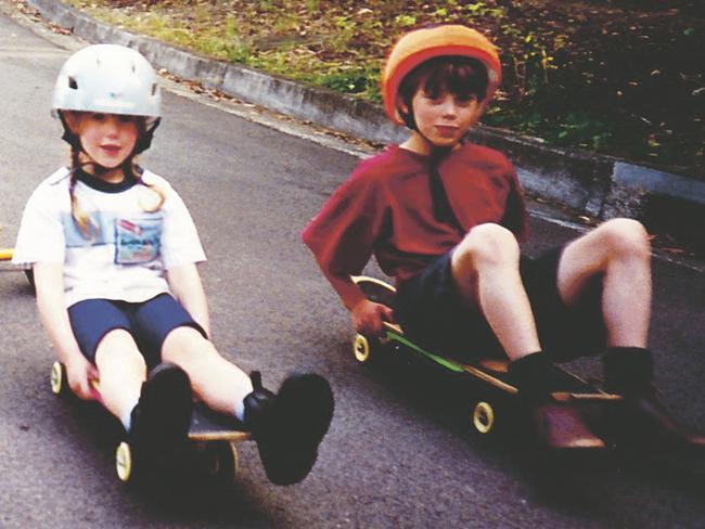 Ellyse Perry with brother Damien being “anti-fragile” as kids.