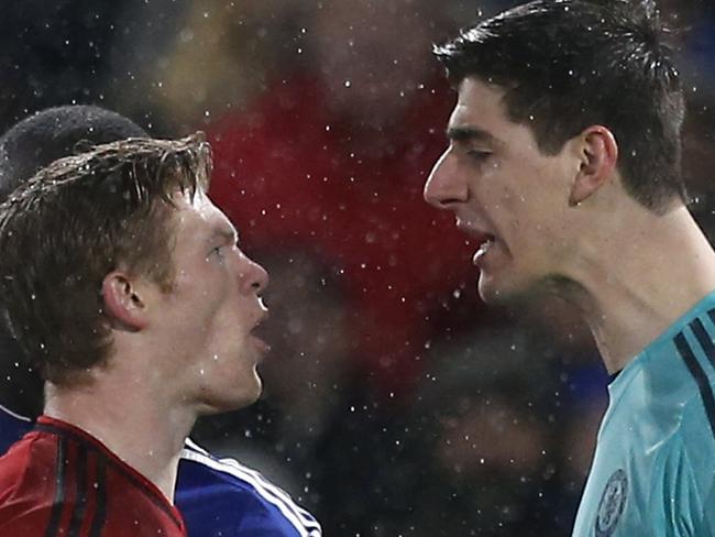 Chelsea's Belgian goalkeeper Thibaut Courtois (R) clashes with West Bromwich Albion's Irish midfielder James McClean during the English Premier League football match between Chelsea and West Bromwich Albion at Stamford Bridge in London on January 13, 2016. AFP PHOTO / IAN KINGTON RESTRICTED TO EDITORIAL USE. NO USE WITH UNAUTHORIZED AUDIO, VIDEO, DATA, FIXTURE LISTS, CLUB/LEAGUE LOGOS OR 'LIVE' SERVICES. ONLINE IN-MATCH USE LIMITED TO 75 IMAGES, NO VIDEO EMULATION. NO USE IN BETTING, GAMES OR SINGLE CLUB/LEAGUE/PLAYER PUBLICATIONS.