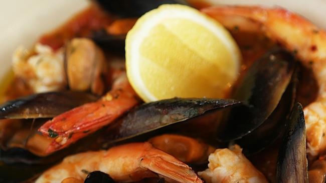 Spicy Peel-and-Eat Skillet Shrimp with Garlic Recipe - Aria Adjani