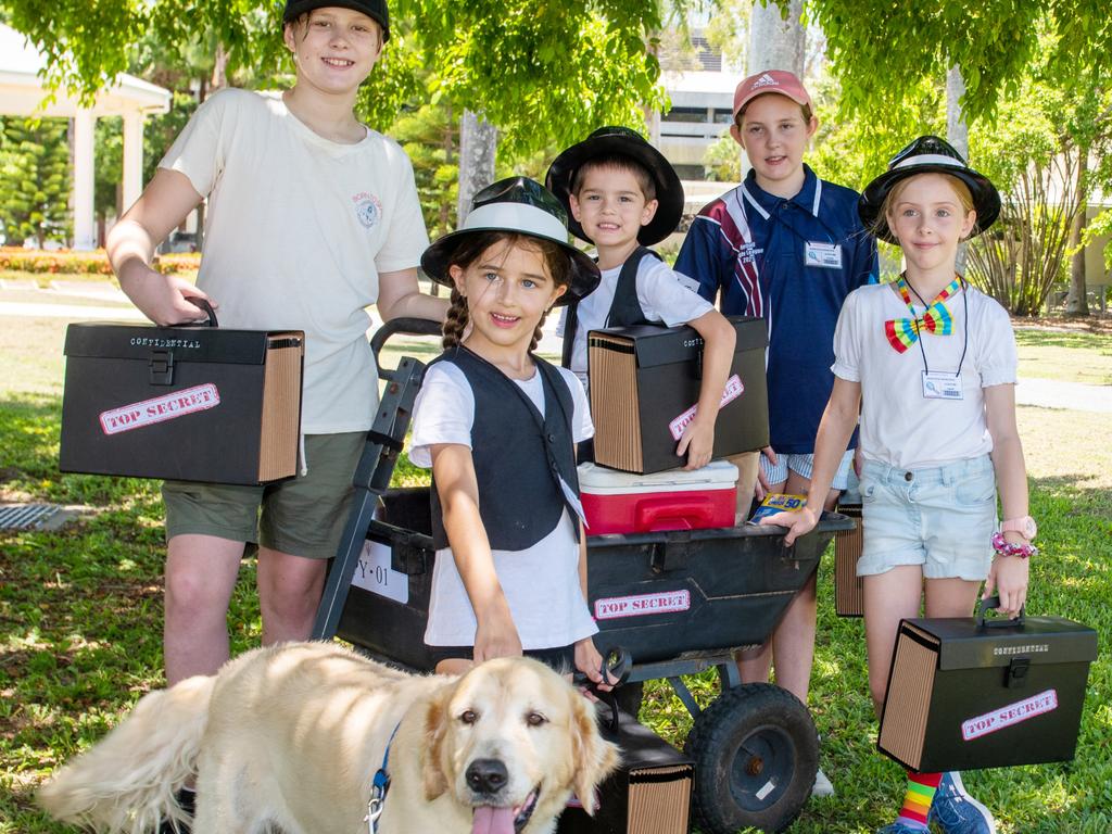 Jordan Glasziou, Elza Herbst, Asher Herbst, Cameron Gainer and Elyse Glasziou Dog Richie at CSI Mackay CBD.Picture: Michaela Harlow