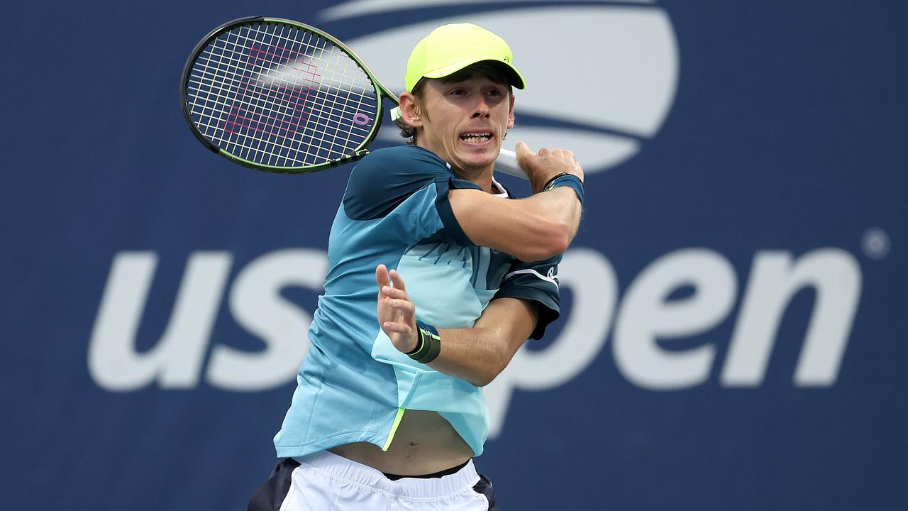 US Open Alex de Minaur storms in to third round with a powerful