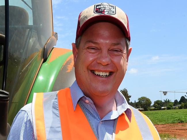 Queensland Opposition Leader Tim Nicholls meets sweet potato and watermelon farmer Peter Greensill on his farm in Bundaberg, Tuesday, November 7, 2017. Mr Nicholls has announced the LNP, if elected, will provide an electricity rebate to farmers. (AAP Image/Dan Peled) NO ARCHIVING