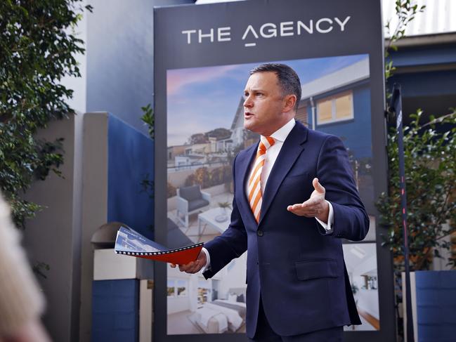 WEEKEND TELEGRAPH - 29/7/23MUST NOT PUBLISH BEFORE CLEARING WITH PIC EDITOR - Auction at 22 Rawson Ave, Queens park which sold for $3.5M. Auctioneer Damian Cooley pictured. Picture: Sam Ruttyn