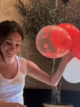 Meghan Markle prepares balloons for a party. Picture: Netflix