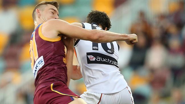 Jeremy Cameron collides into Harris Andrews. Picture: Getty Images