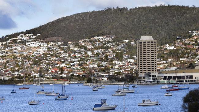 Sandy Bay, picture of upper sandy bay from battery point,