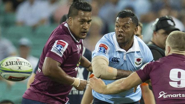 Waratahs star Kurtley Beale gets a pass away.