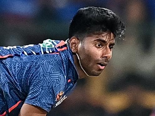Lucknow Super Giants' Mayank Yadav bowls during the Indian Premier League (IPL) Twenty20 cricket match between Royal Challengers Bengaluru and Lucknow Super Giants at the M Chinnaswamy Stadium in Bengaluru on April 2, 2024. (Photo by Idrees MOHAMMED / AFP) / -- IMAGE RESTRICTED TO EDITORIAL USE - STRICTLY NO COMMERCIAL USE --