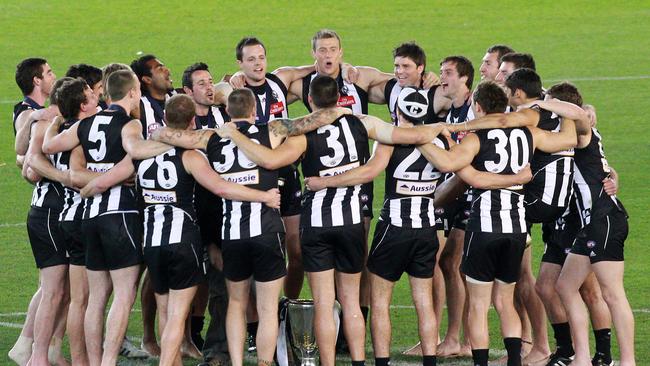 Collingwood players return to the middle of the MCG to sing the club song after winning the 2010 Grand Final.