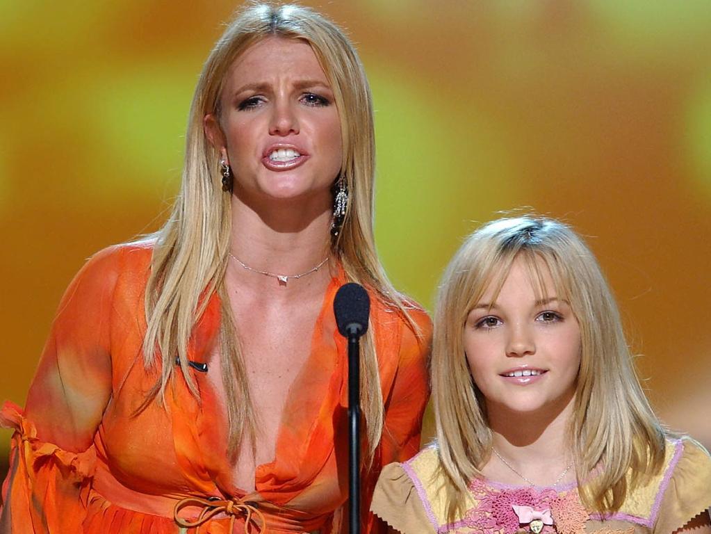 Singer Britney Spears, (L), and her sister, Jamie Lynn Spears, at the Teen Choice Awards in 2002.