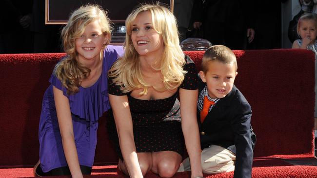 Academy Award winning actress Reese Witherspoon, daughter Ava Elizabeth Phillippe (L) and son Deacon Phillippe (R) pose at the unveiling of her Hollywood Walk of Fame star in Hollywood, California 01/12/2010.