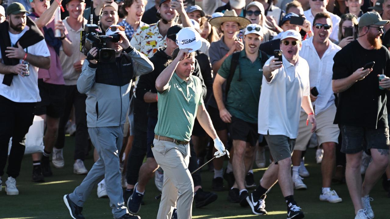 :Cameron Smith after knocking it close on the 18th (Photo by Mark Brake/Getty Images)