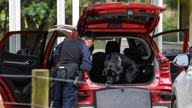 Homicide Squad detectives at the Leongatha house of Erin Patterson. Picture: Ian Currie