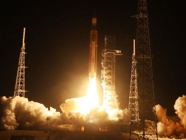 CAPE CANAVERAL, FLORIDA - NOVEMBER 16: NASA's Artemis 1 Space Launch System (SLS rocket, with the Orion capsule attached, launches at NASA's Kennedy Space Center on November 16, 2022 in Cape Canaveral, Florida. The Artemis 1 mission will send the unscrewed spacecraft around the moon to test the vehicle's propulsion, navigation and power systems as a precursor to a later crewed mission to the lunar surface.   Red Huber/Getty Images/AFP (Photo by RED HUBER / GETTY IMAGES NORTH AMERICA / Getty Images via AFP)