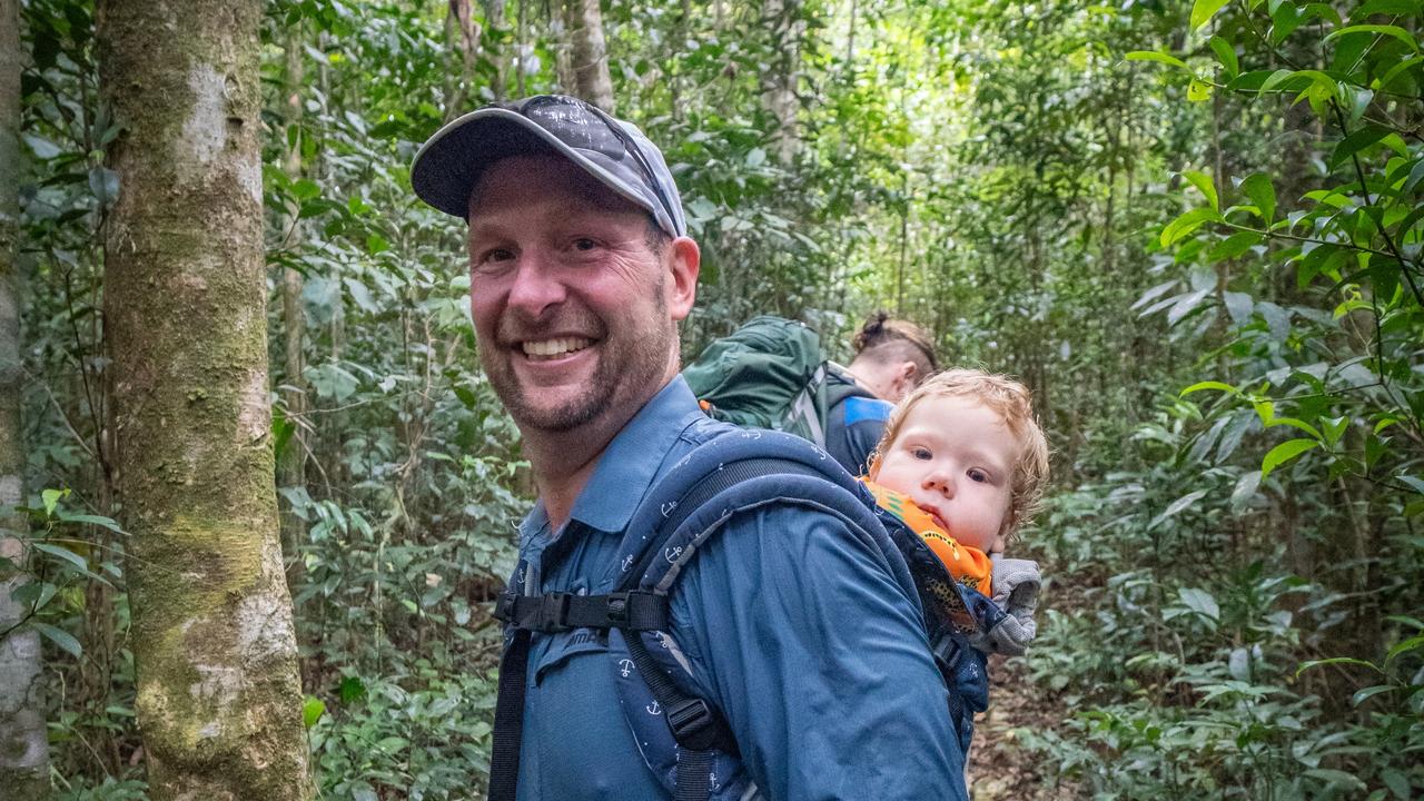 17-month-old-nathaniel-pugh-reaches-qlds-highest-mountain-on-father-s