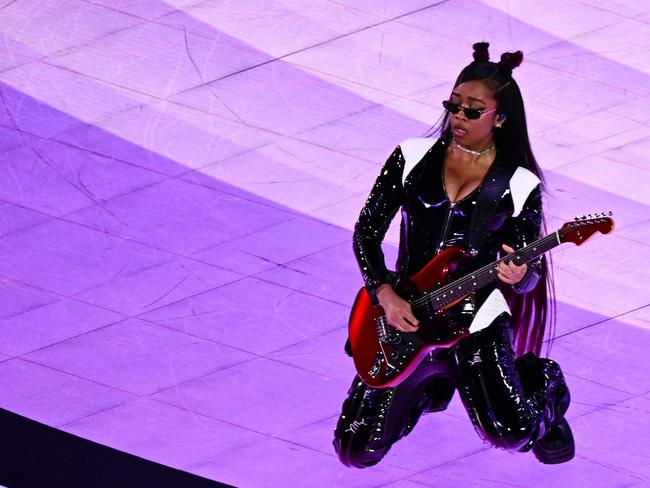 US singer H.E.R. performs during Apple Music halftime show of Super Bowl LVIII between the Kansas City Chiefs and the San Francisco 49ers at Allegiant Stadium in Las Vegas, Nevada, February 11, 2024. (Photo by Patrick T. Fallon / AFP)