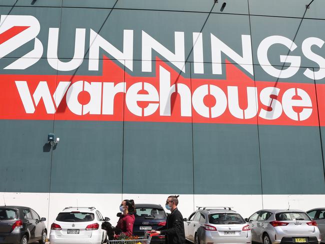 SYDNEY, AUSTRALIA - NewsWire Photos, SEPTEMBER, 27 2021: People are seen at Bunnings in Alexandria as Covid-19 restrictions ease in Sydney. Picture: NCA NewsWire / Gaye Gerard