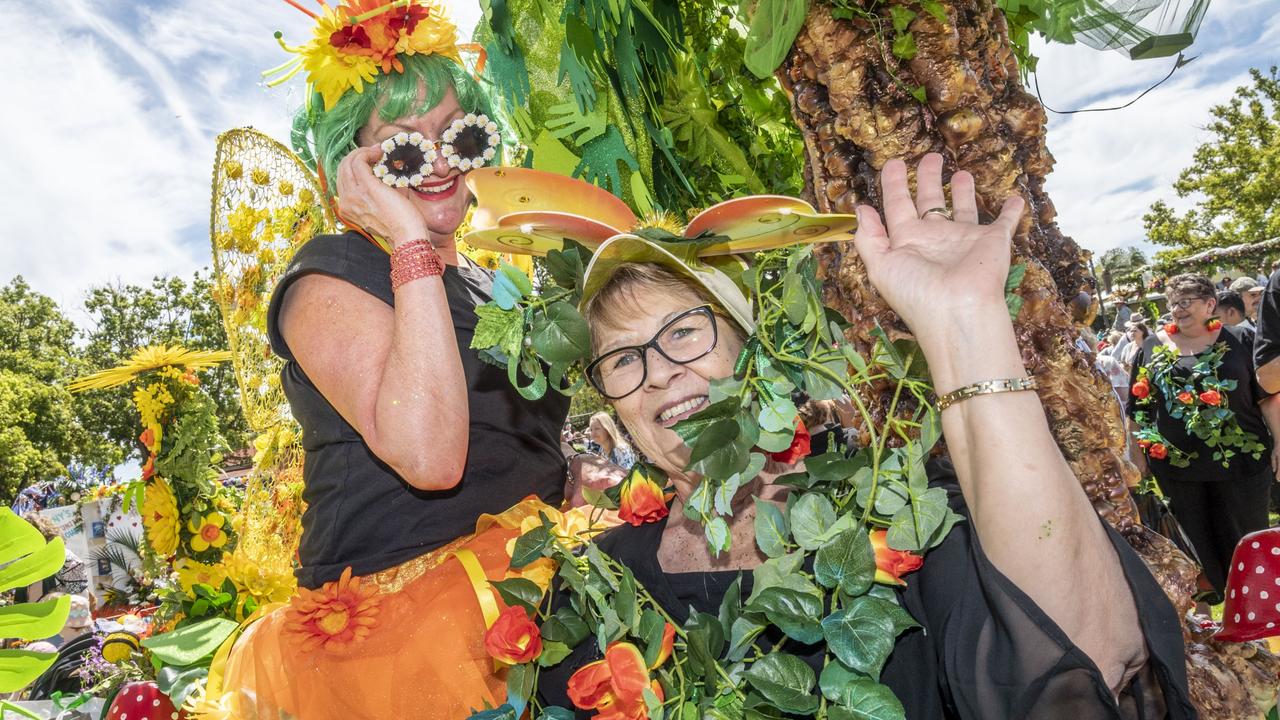 Lissa Olsen and Stenna Jackson. Oak Tree Retirement Villages float in the Grand Central Floral Parade. Saturday, September 17, 2022. Picture: Nev Madsen.