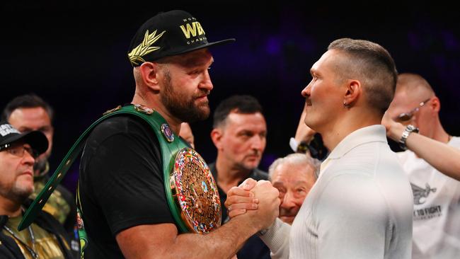 Fights off. (Photo by Justin Setterfield/Getty Images)