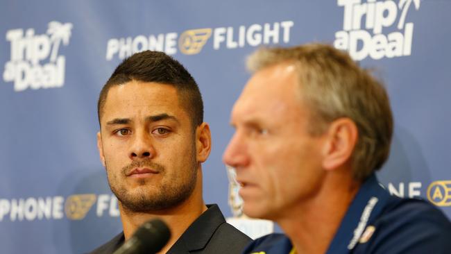 Jarryd Hayne‘s relationship with coach Neil Henry has taken a stunning plunge.