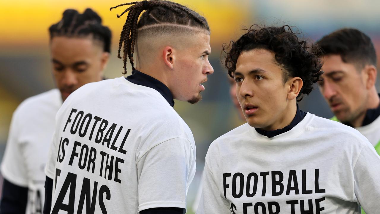 Kalvin Phillips of Leeds United warms up while wearing a protest t-shirt reading "Football is for the fans". (Photo by Clive Brunskill/Getty Images)