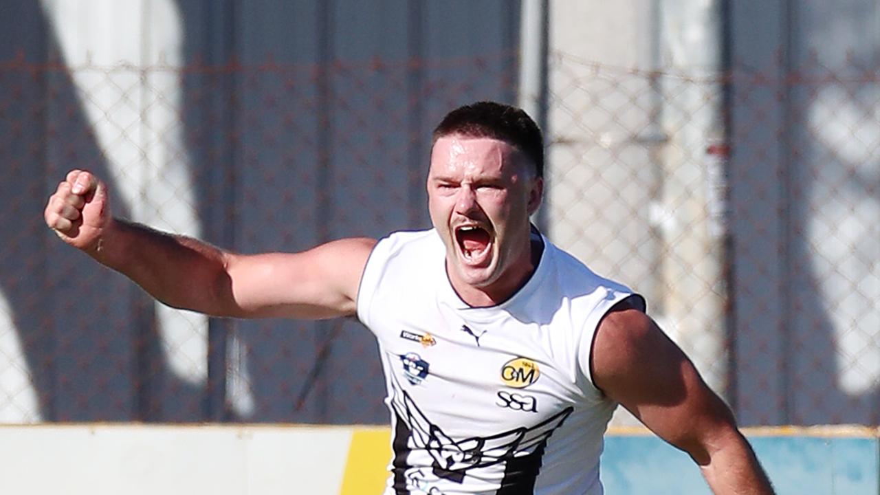 Star forward shock departure from O&M club