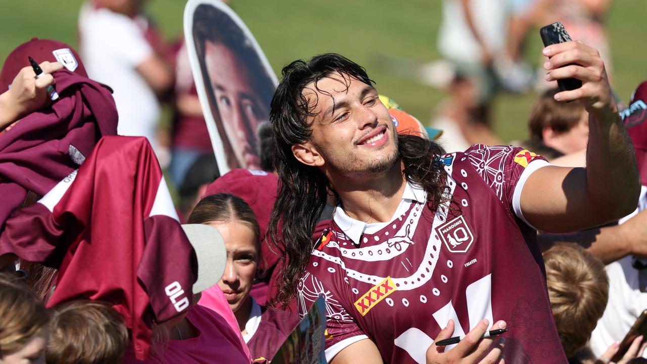 Tino FaÃ•asuamaleaui takes a selfie with Queensland fans at the Maroons open training day at Sunshine Coast Stadium on Sunday. Picture Lachie Millard