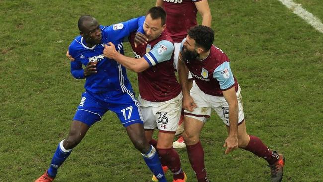 Mile Jedinak and John Terry scuffle with Cheikh N'Doye.