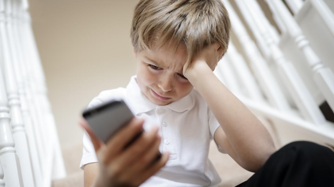 Hotline in crisis as kids kept waiting