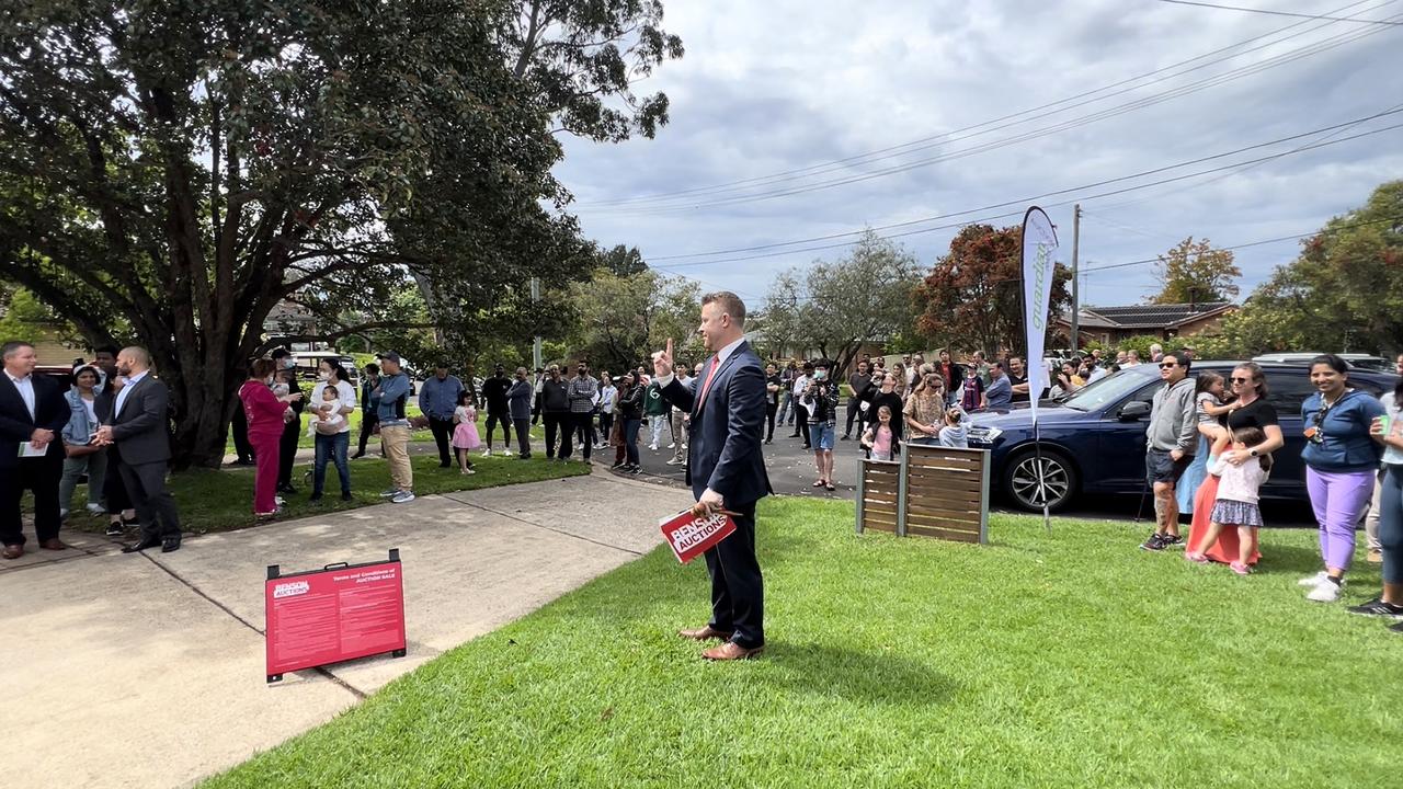 Auctioneer Stu Benson calls bids at the auction for 7 Wells Court, Baulkham Hills.