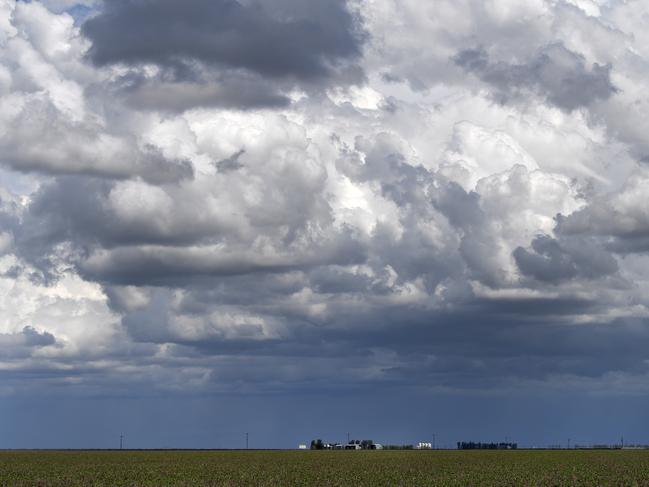 Storm clouds are seen in the Western Down region near Dalby, Queensland, Monday, February 10, 2020. Flood water have now receded after Myall Creek which runs through the town broke its banks yesterday. (AAP Image/Dan Peled) NO ARCHIVING