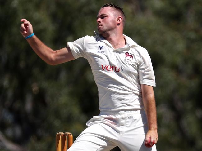 Chris Moore took three wickets as Fitzroy Doncaster demolished Kingston Hawthorn.