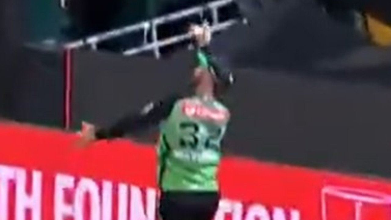 ‘Don’t think I’ve seen a better catch’: Maxwell stuns with BBL grab