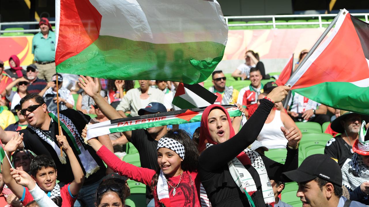 Supporters of Palestine cheer during the Group D Asian Cup football match between Palestine and Jordan in Melbourne on January 16, 2015. AFP PHOTO / MAL FAIRCLOUGH IMAGE RESTRICTED TO EDITORIAL USE - STRICTLY NO COMMERCIAL USE