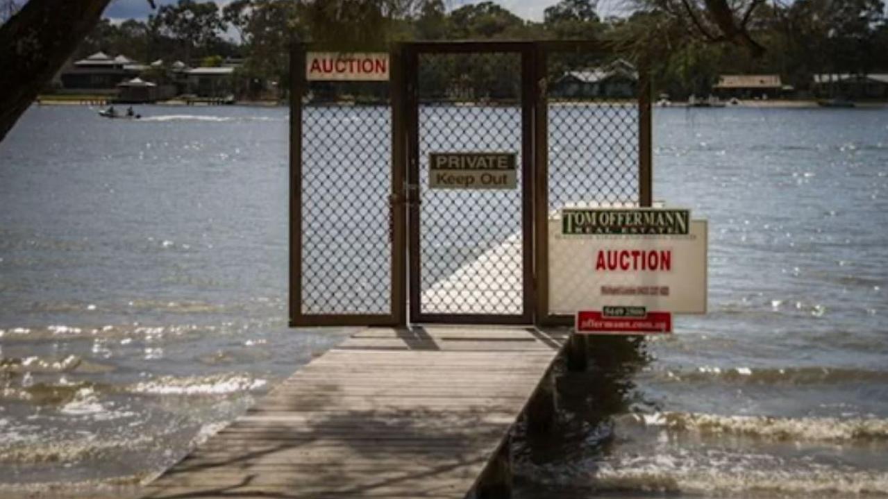 Jetty 33 stood stagnant for years before the entrepreneurial couple purchased it and transformed it into one of Queensland's most popular Airbnb holiday waterfront rentals. Photo: Airbnb