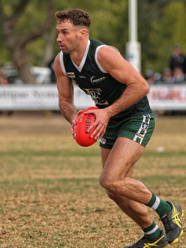 Former Blue Andrew Walker in action with Echuca. Picture: Aaron Cook