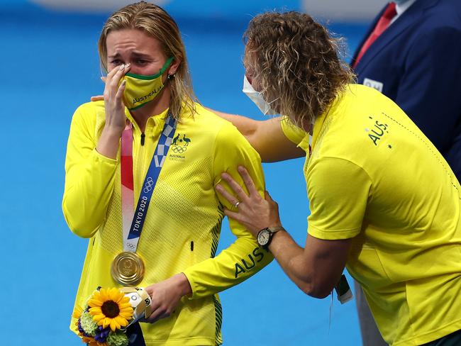 TOKYO, JAPAN - JULY 28: Ariarne Titmus of Team Australia reacts with her coach Dean Boxall of Team Australia after winning the gold medal in the Women's 200m Freestyle Final on day five of the Tokyo 2020 Olympic Games at Tokyo Aquatics Centre on July 28, 2021 in Tokyo, Japan. (Photo by Clive Rose/Getty Images)