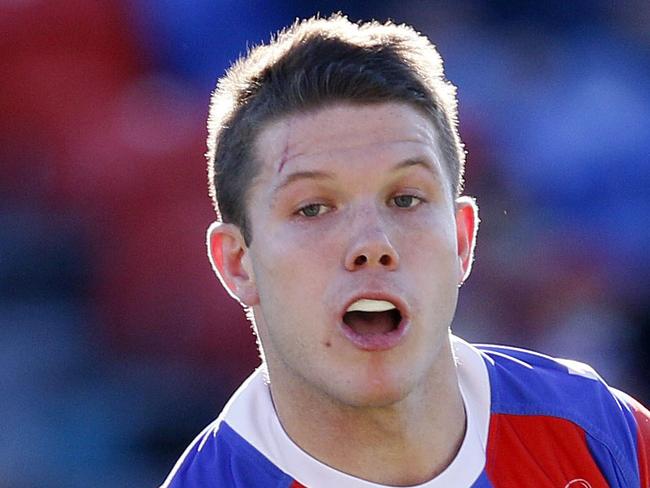 Jack Cogger of the Knights passes the ball during the Round 15 NRL match between the Newcastle Knights and the Melbourne Storm at McDonald Jones Stadium in Newcastle, Sunday, June 17, 2018. (AAP Image/Darren Pateman) NO ARCHIVING, EDITORIAL USE ONLY