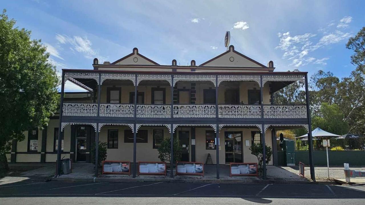 Shock as iconic Aussie pub closes